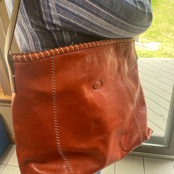 Beautiful orange leather bag purchased in ITALY! - Picture 2 of 10